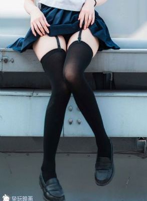 欧美反季大毛领羽绒服_4K高清视频播放